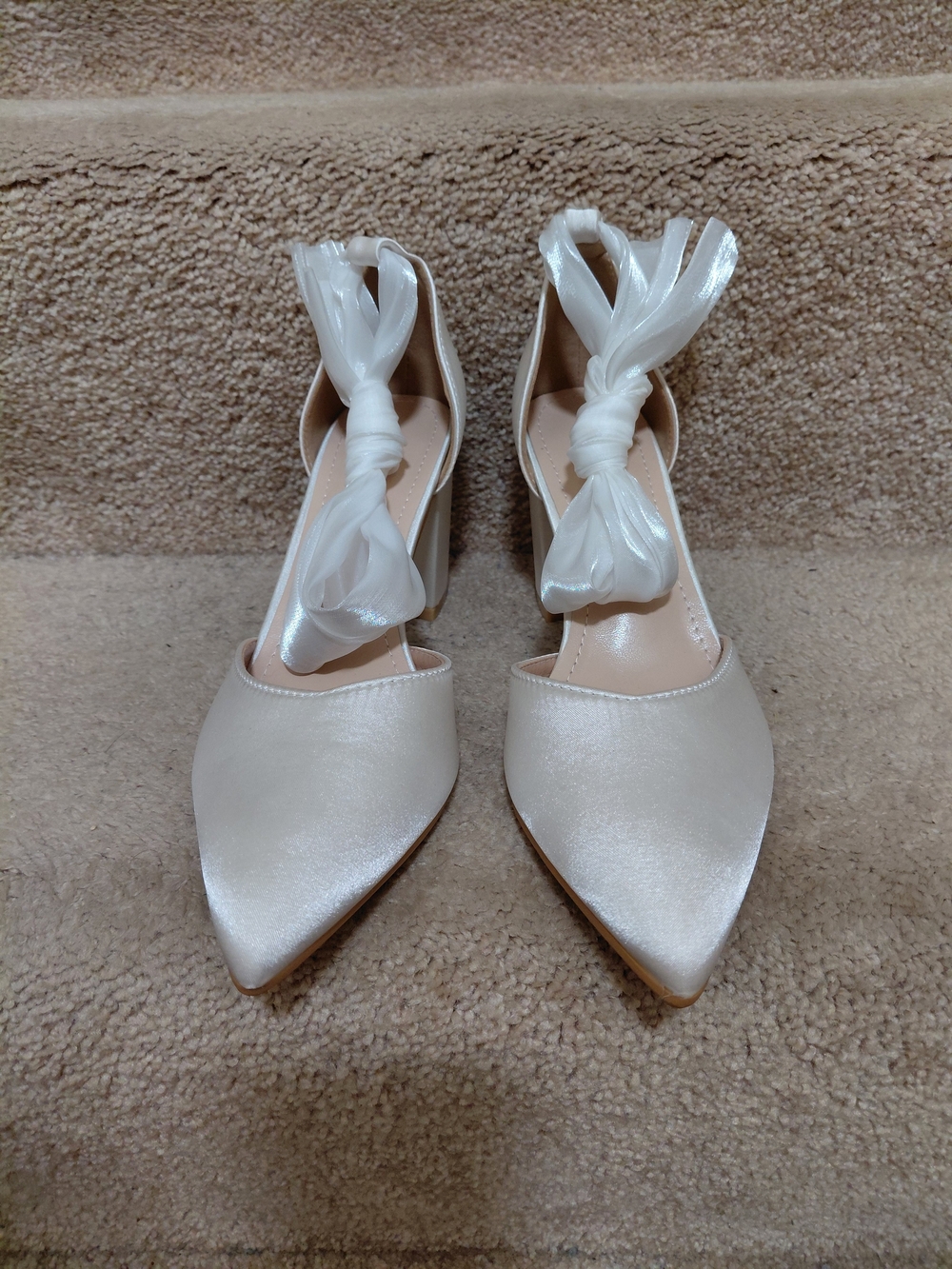 Elegant Women's Satin Pointed-Toe Heels in Ivory New Without Tags